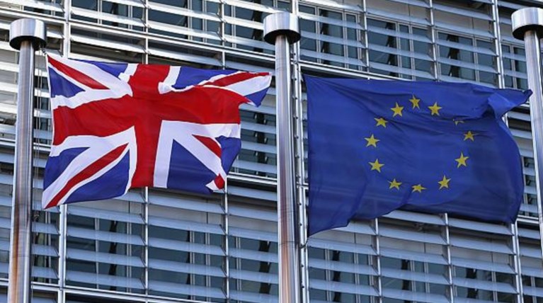 Βρετανία: Αγώνας δρόμου για τους αναποφάσιστους-Θρίλερ με τις δημοσκοπήσεις