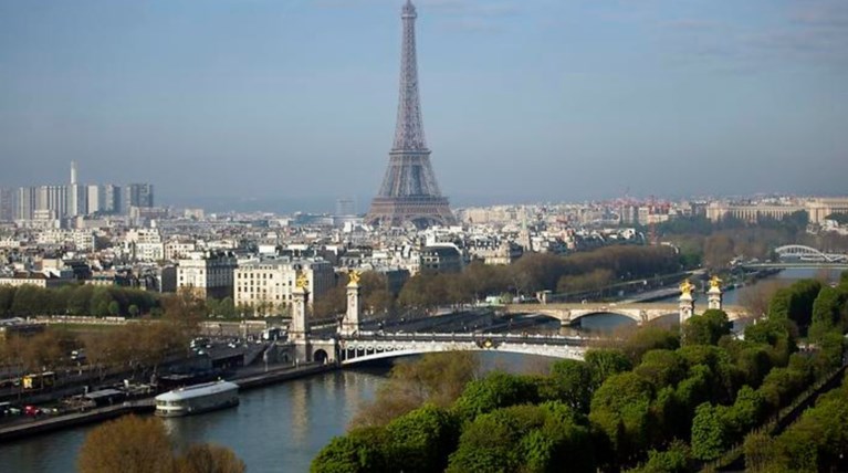 Το Παρίσι απαγορεύει τα παλιά αυτοκίνητα στους δρόμους