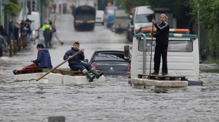 Πλωτή πόλη το Παρίσι, συνεχής η άνοδος της στάθμης του Σηκουάνα