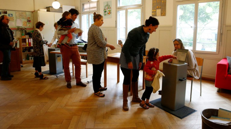 Οι Ελβετοί απορρίπτουν την πρόταση για βασικό εισόδημα 2.260€