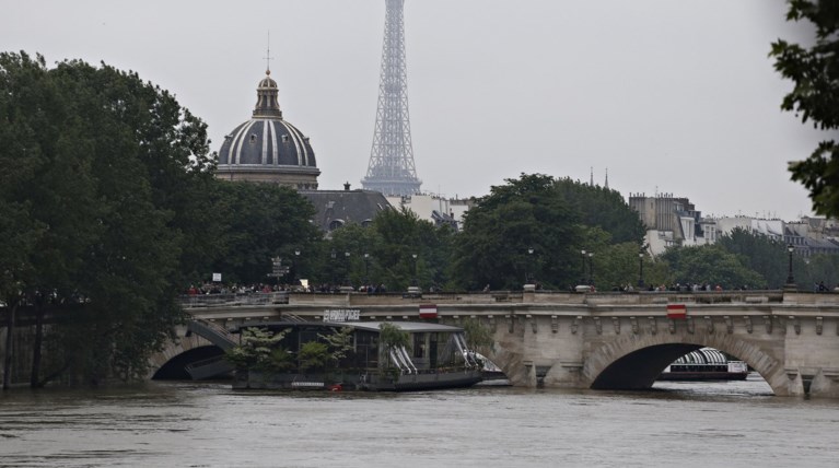 Μειώνεται στο πορτοκαλί ο συναγερμός για τις πλημμύρες στη Γαλλία