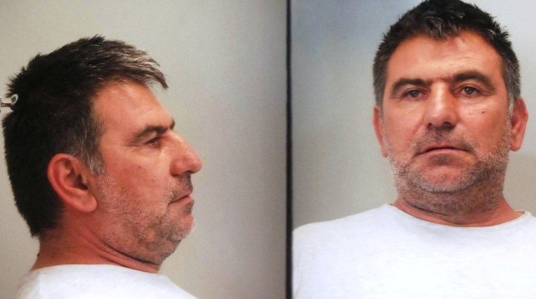 Αυτός είναι ο «δράκος» που αποπλάνησε 27 μαθήτριες