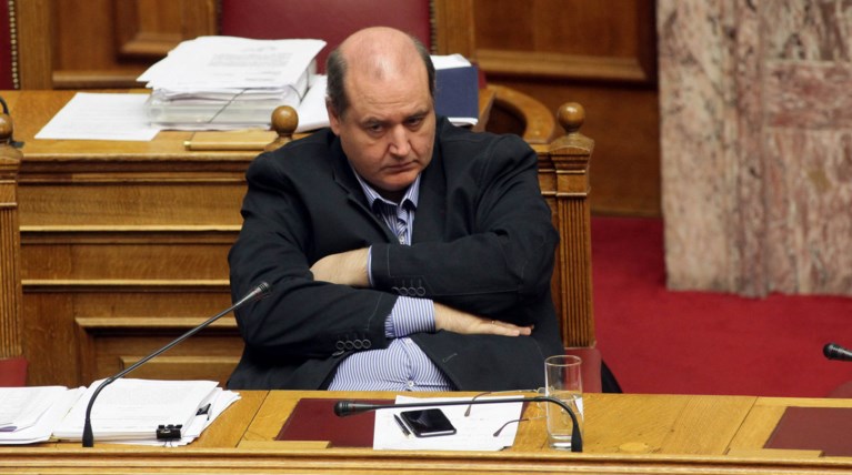 Νέες φωτιές ανάβει ο Φίλης: Ακροδεξιό το "παραιτηθείτε"