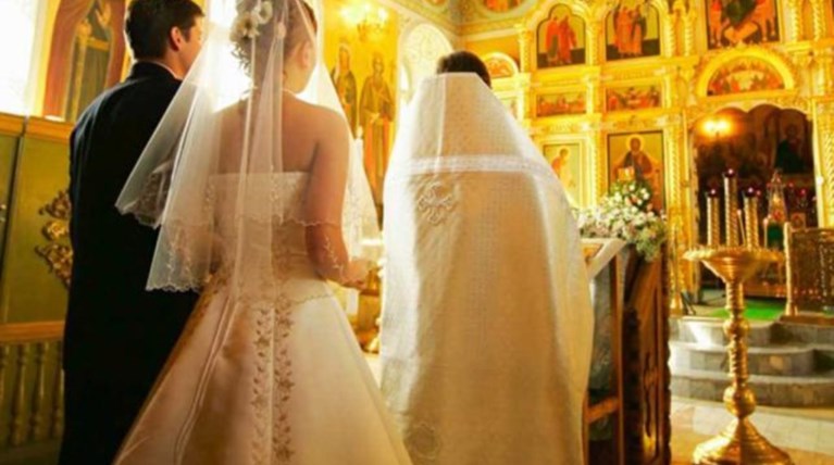 Τον είχα προειδοποιήσει, λέει ο παπάς που έδειρε τον κουμπάρο στην Πάφο