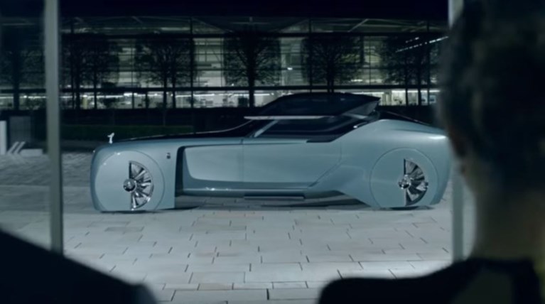 Αυτή είναι η νέα Rolls-Royce που καταργεί τον... σοφέρ