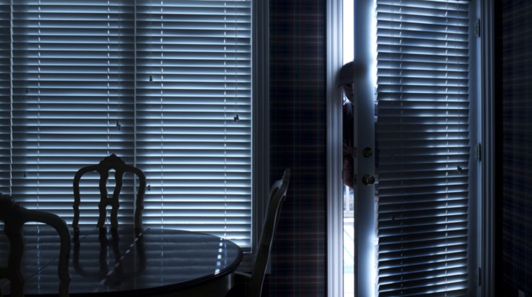 Η περίεργη ληστεία με τα 120.000 ευρώ στον ...καταψύκτη