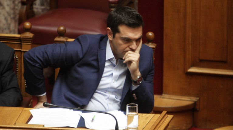 Το παιχνίδι με το Σύνταγμα, ο εκλογικός νόμος και οι ισορροπίες στο κόμμα