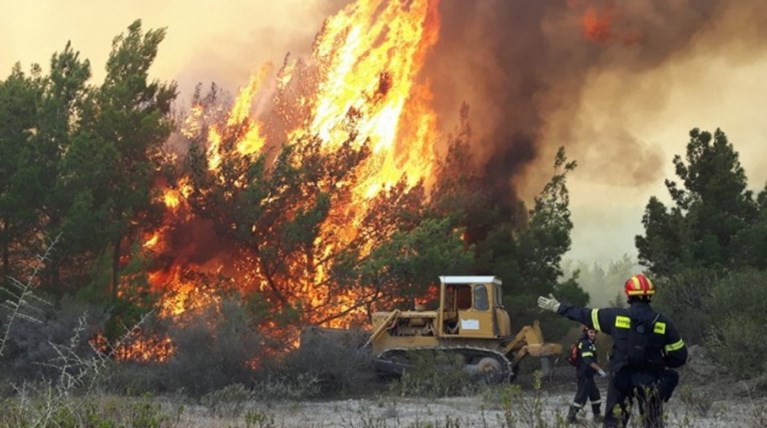 Συνεχίζεται η μάχη με τις φλόγες στη Ρόδο - Φωτο & Βίντεο