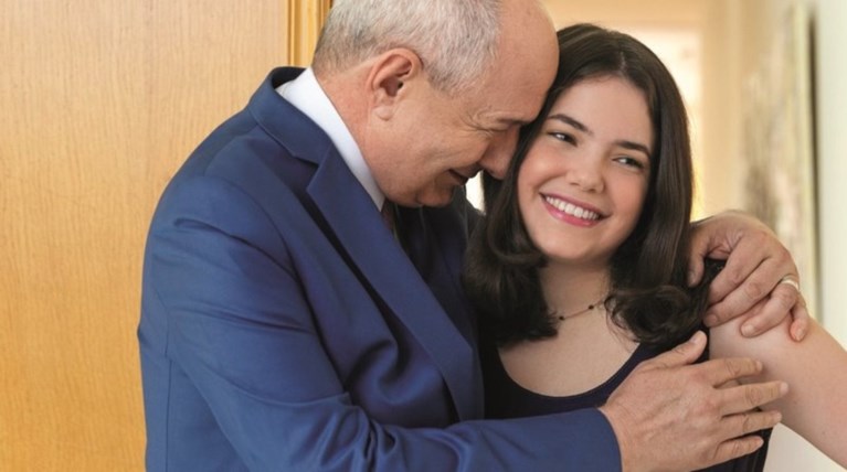 Τέρενς Κουίκ: Η σπάνια φωτογράφηση με την 23χρονη ηθοποιό κόρη του