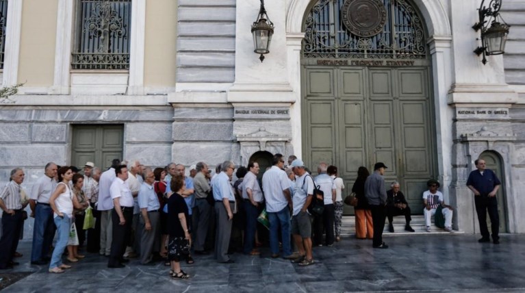 Eνας χρόνος μετά την τραγωδία των capital controls