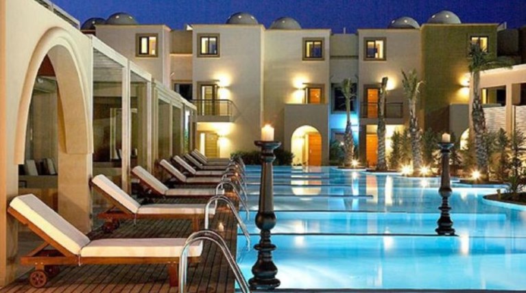 Σαρώνουν κινητή τηλεφωνία, Ιντερνετ & ξενοδοχεία οι νέοι φόροι