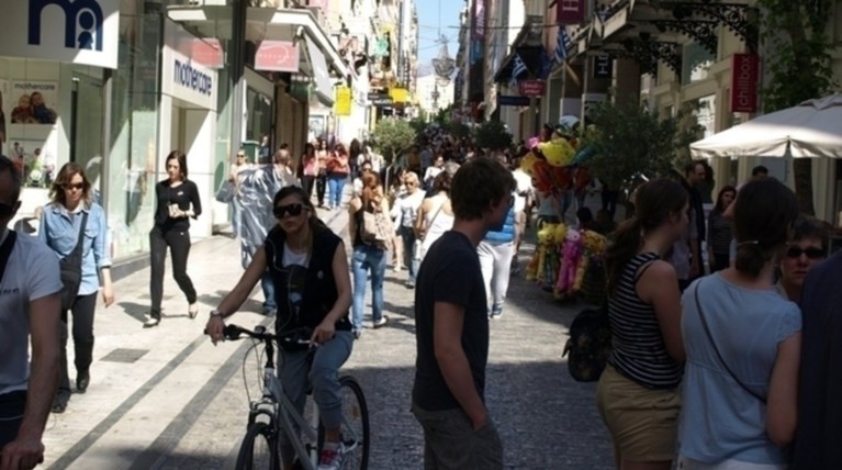 Ευρωβαρόμετρο: Το 74% των ευρωπαίων επιλέγει το «μαζί στην Ε.Ε»