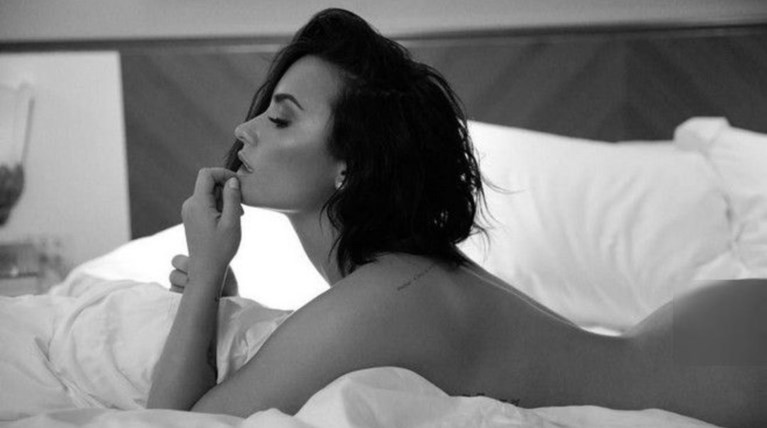 Η Demi Lovato (πάλι) γυμνή γκρεμίζει το Instagram