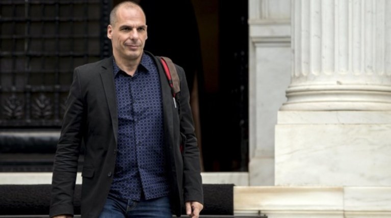 Βαρουφάκης σαν σήμερα: Με "ναι" ή "όχι", την Τρίτη ανοίγουν οι τράπεζες