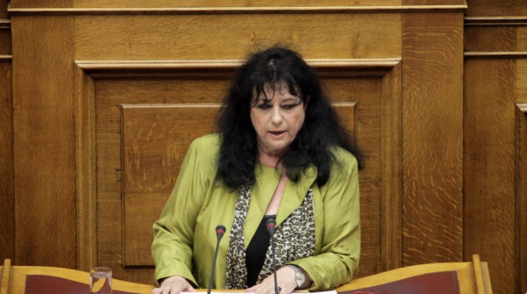 Η Βαγενά το τερματίζει:Θα δίνω 4000 ευρώ το μήνα σε όσους έκοψαν το ΕΚΑΣ