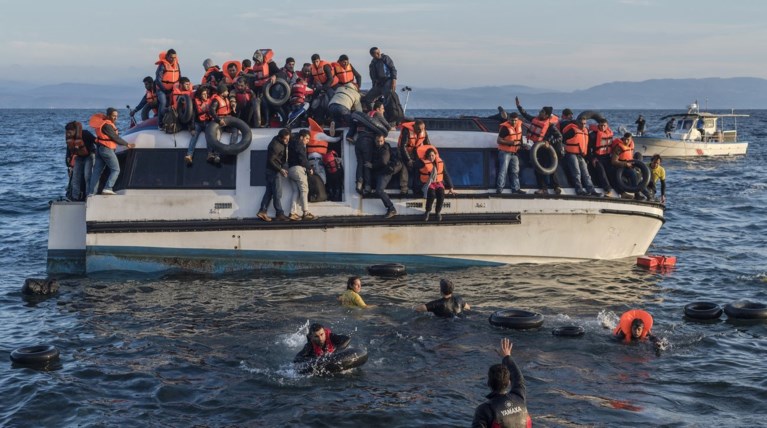 Telegraph: Πρόσφυγες πωλούνται από διακινητές για τα όργανά τους