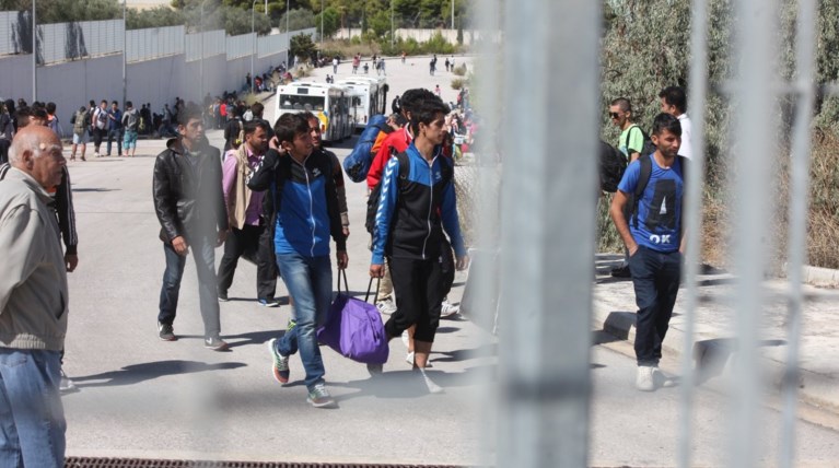 Επιχείρηση εκκένωσης του κέντρου προσφύγων στο Ελληνικό τις επόμενες μέρες