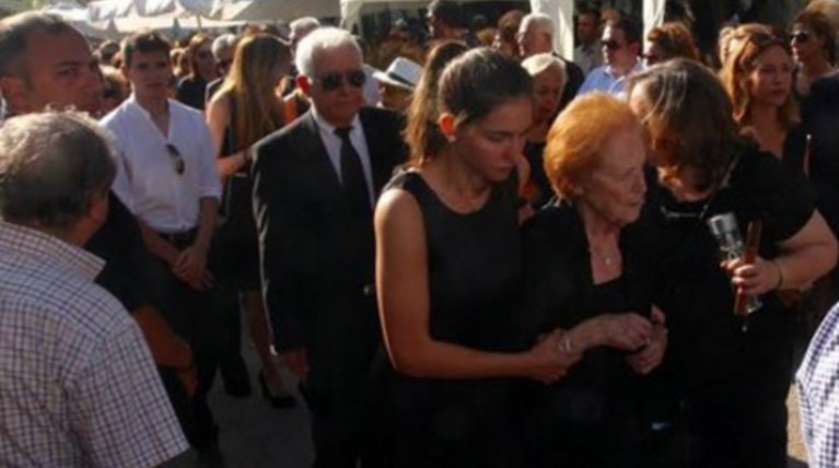 Συγκλόνισε ο εγγονός στην κηδεία του Κυριάκου Μαμιδάκη