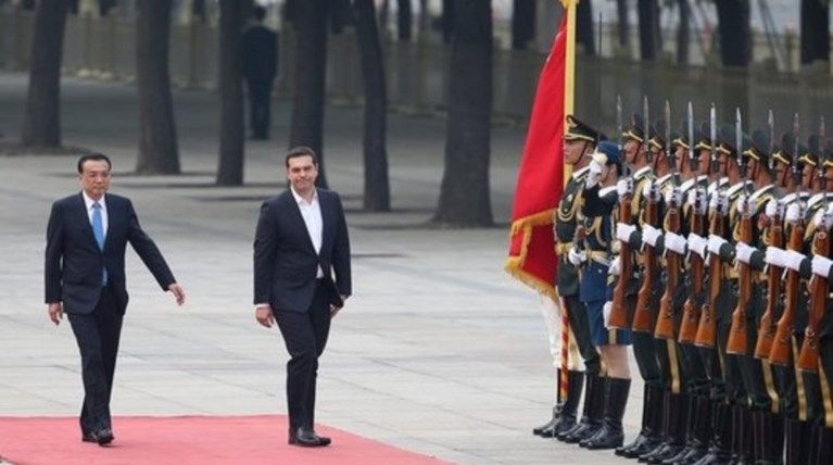 Κουφό δώρο του Κινέζου πρωθυπουργού στον Τσίπρα-Δείτε φωτογραφίες