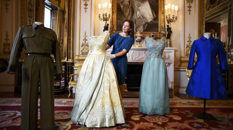Ελισάβετ, 90 χρόνια στυλ. ΄Ολα τα ρούχα της Βασίλισσας στο Μπάκιγχαμ