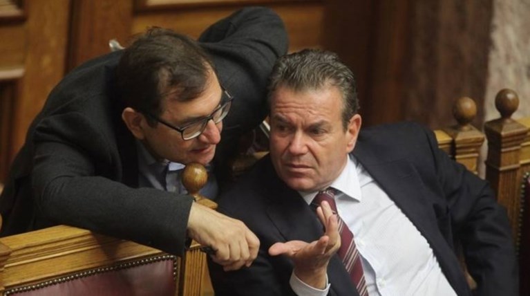 Κυβερνητικοί βουλευτές: Ψήφισαν, αλλά διαμαρτύρονται για περικοπή του ΕΚΑΣ