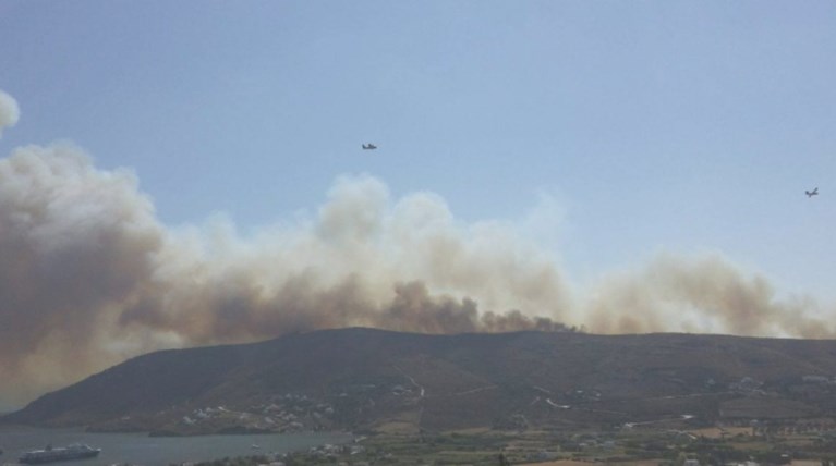 Σε εξέλιξη φωτιά στην Άνδρο, στην περιοχή του Φελλού-Δείτε φωτο