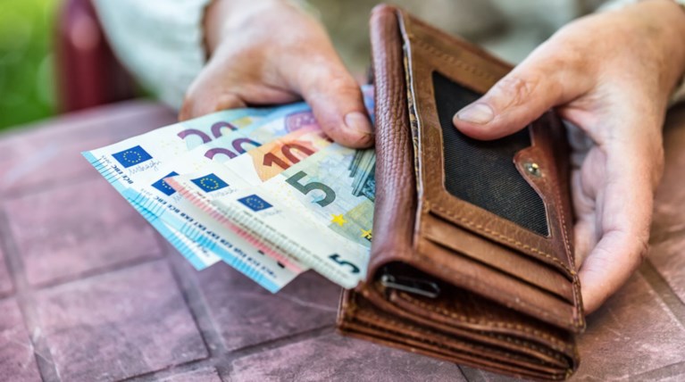 Εχω μεγάλη οργή! Η επιστολή συνταξιούχου στον Παυλόπουλος για το ΈΚΑΣ