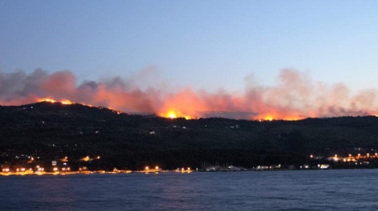 Υπό έλεγχο η μεγάλη πυρκαγιά στη Σάμο, έχει οριοθετηθεί