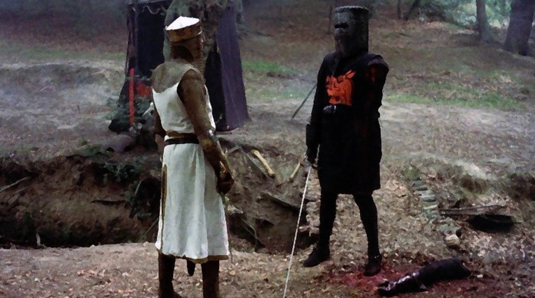 Ο Κάμερον, ο Κόρμπιν και οι Monty Python