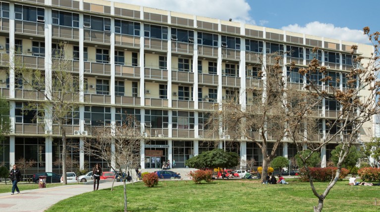 Αναρχικοί κάνουν 10ήμερο κάμπινγκ μέσα στο Πανεπιστήμιο
