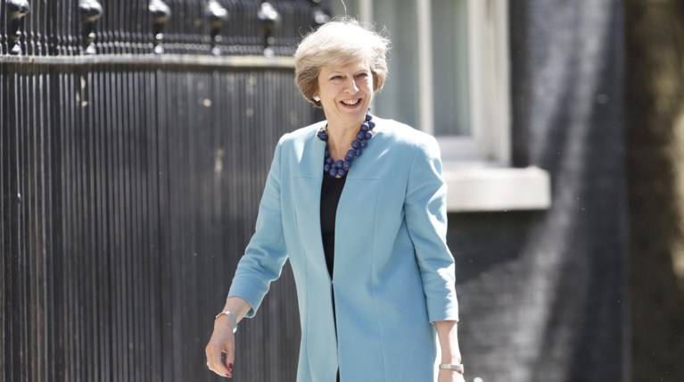 Μέι σε Γιούνκερ: Θέλουμε χρόνο για το Brexit