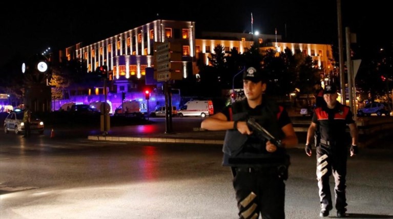 Καρέ - καρέ η εκδήλωση πραξικοπήματος στην Τουρκία