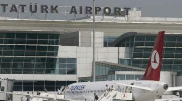 Ελληνες εγκλωβισμένοι στο αεροδρόμιο  Ατατούρκ