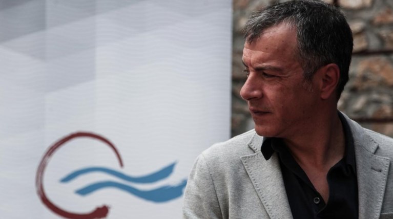 Θεοδωράκης: Είναι αριστερό να δίνεις τηλεοπτική άδεια στους πλούσιους;