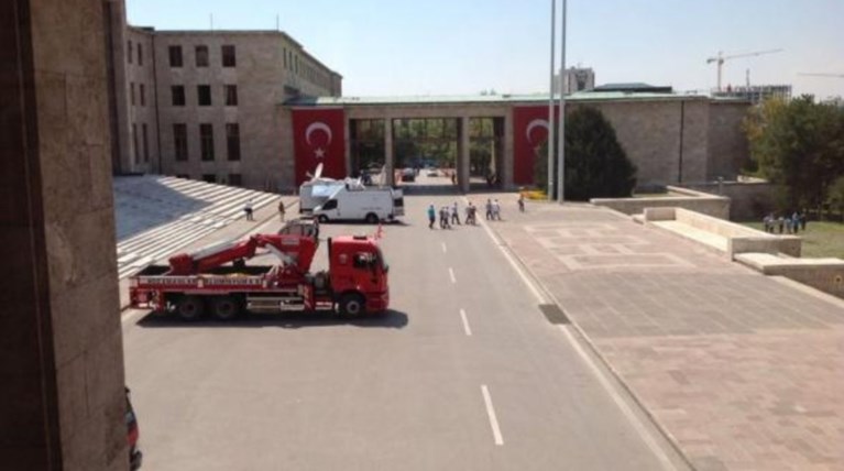 Χάθηκε η μπάλα, ψευδής η είδηση για εκκένωση της Βουλής