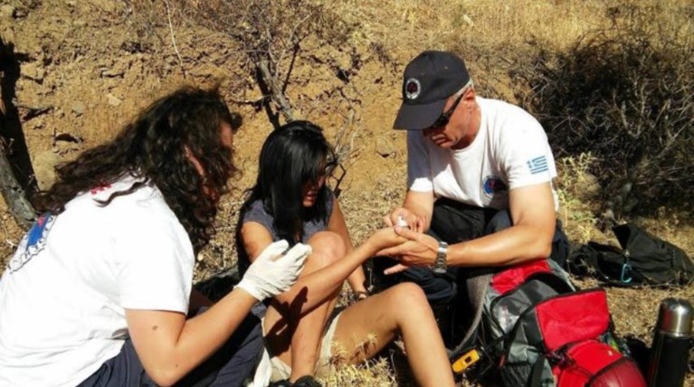 Συγκλονιστικές φωτό από τη διάσωση της 16χρονης Κλαρίσα