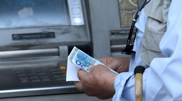 Νέα απάτη με υποτιθέμενο «κούρεμα» καταθέσεων ηλικιωμένων