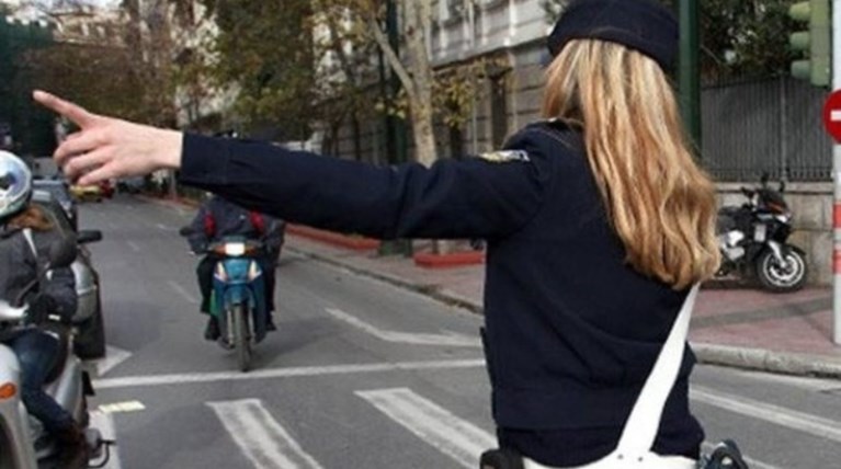 Επιτέθηκε σε γυναίκα τροχονόμο για μια κλήση