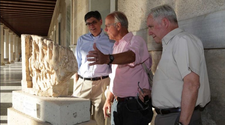 Ο αμερικανός πρέσβης ξενάγησε τον Λιου στην Αρχαία Αγορα