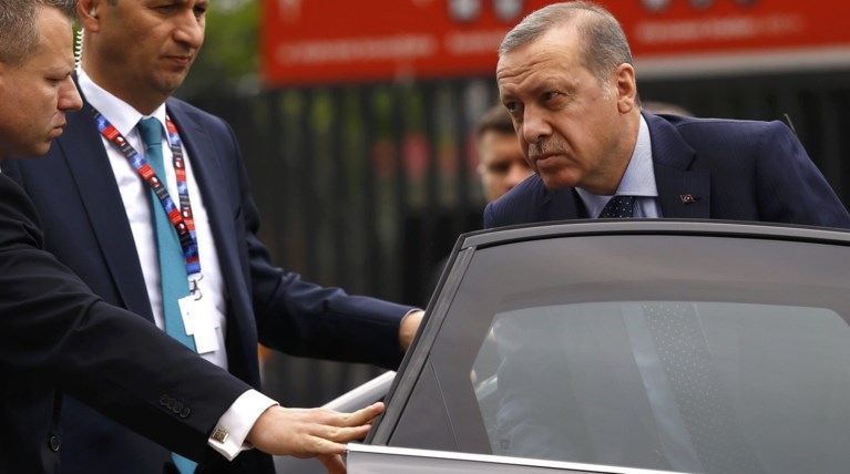 Πογκρόμ κατά δημοσιογράφων, «ξηλώνουν» και διπλωμάτες