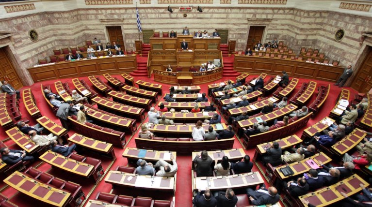 Ομοβροντία της αντιπολίτευσης για τις εξαγγελίες- παροχές Τσίπρα