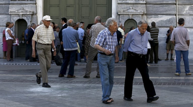 Κοινωνικές παροχές «αντίδοτο», χωρίς λεφτά στα ταμεία