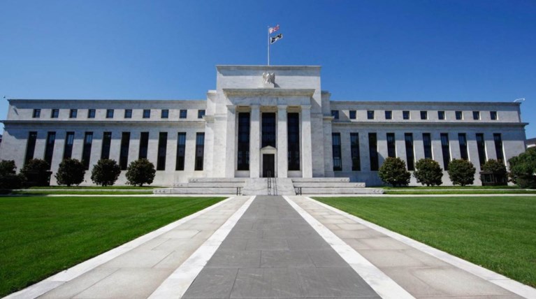 Aμετάβλητα άφησε τα επιτόκια η Fed