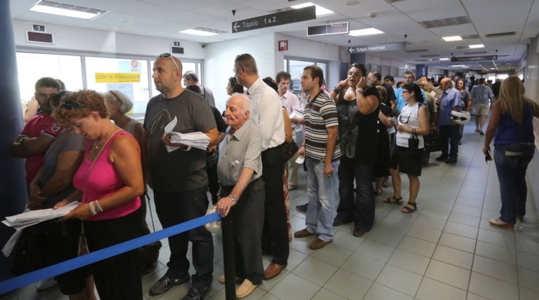 «Μαύρη» Παρασκευή για τους φορολογούμενους, η ώρα της εφορίας