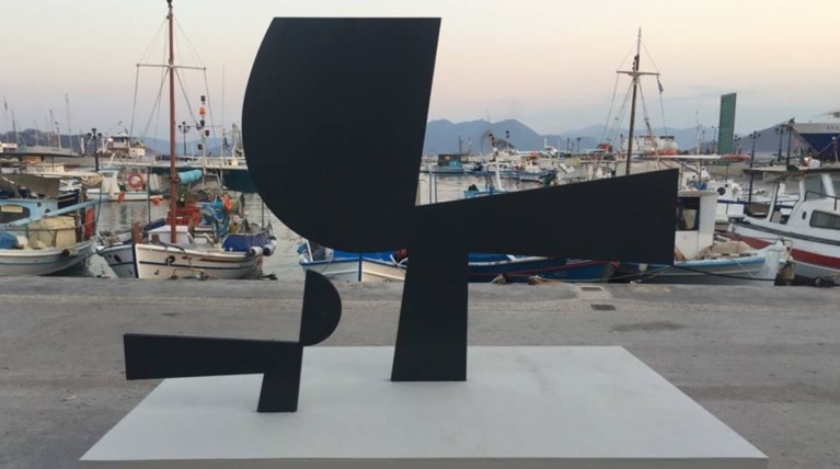 Τοποθετήθηκε εμβληματικό γλυπτό του Μόραλη στην Αίγινα