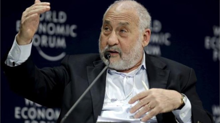 Στίγκλιτς: Το πρώτο μνημόνιο δεν έγινε για να σωθεί η Ελλάδα