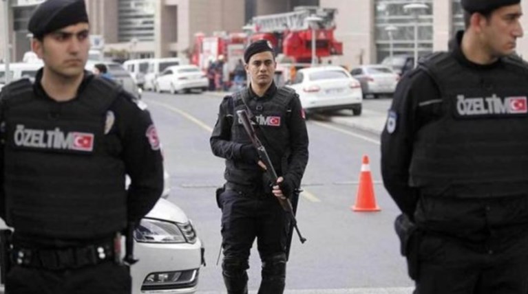 Προφυλακίζονται 17 δημοσιογράφοι στην Τουρκία μετά από δικαστική απόφαση