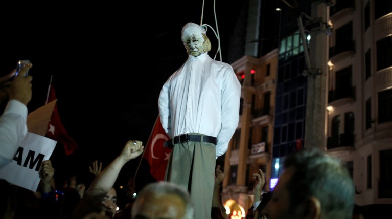 Σε δημοψήφισμα θα βάλει ο Ερντογάν την επαναφορά της θανατικής ποινής
