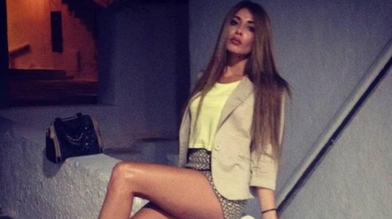 Τα χειρουργημένα  πόδια της δείχνει πρώτη φορά η Μίνα Αρναούτη - φωτό -