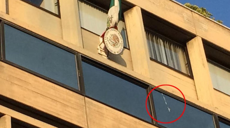 Με Καλάσνικοφ πυροβόλησαν στην πρεσβεία του Μεξικού στο Κολωνάκι
